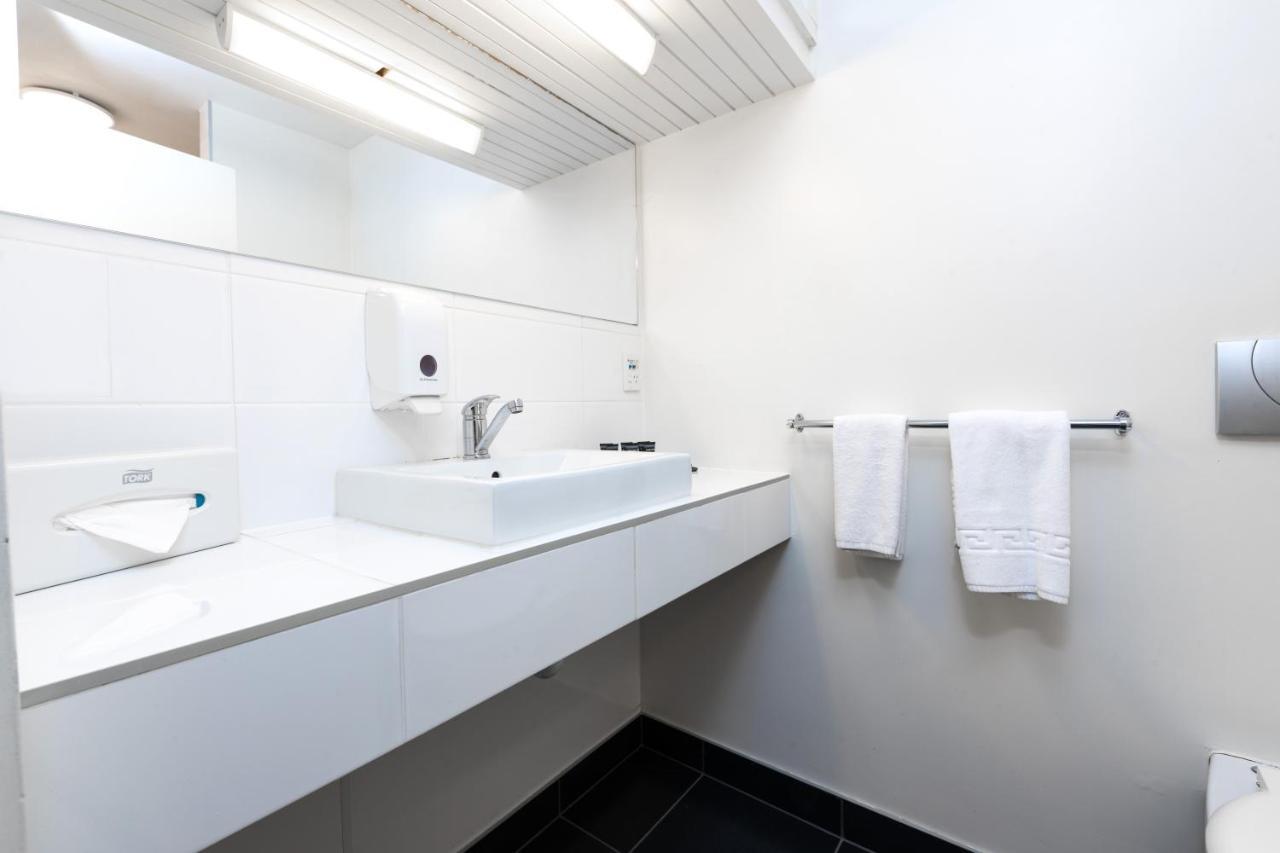 The Bealey Quarter Christchurch Exterior foto Bathroom