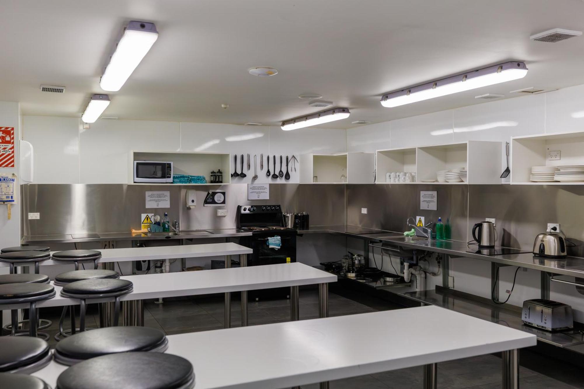 The Bealey Quarter Christchurch Exterior foto A typical kitchen at a culinary school