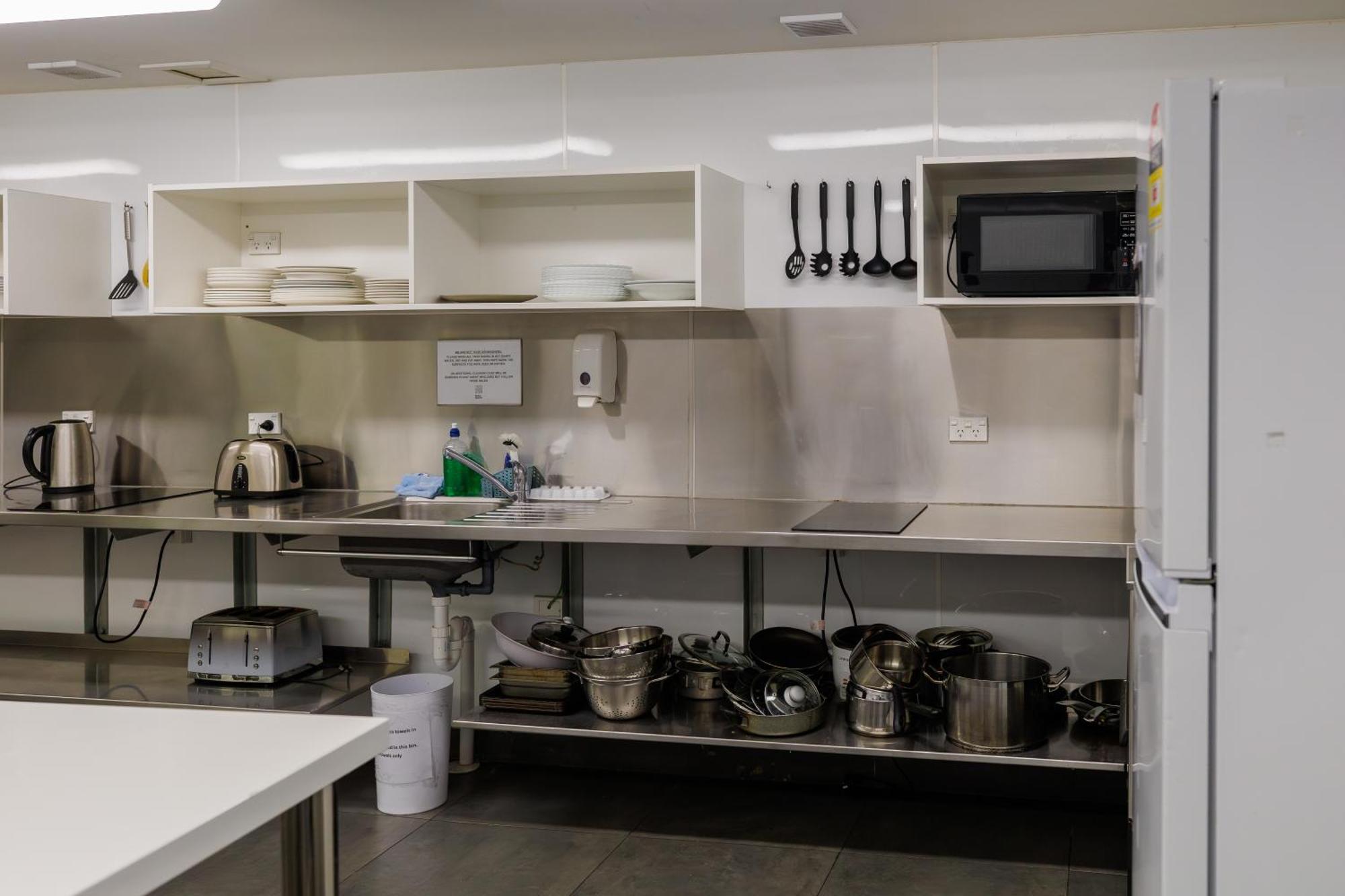 The Bealey Quarter Christchurch Exterior foto A commercial kitchen