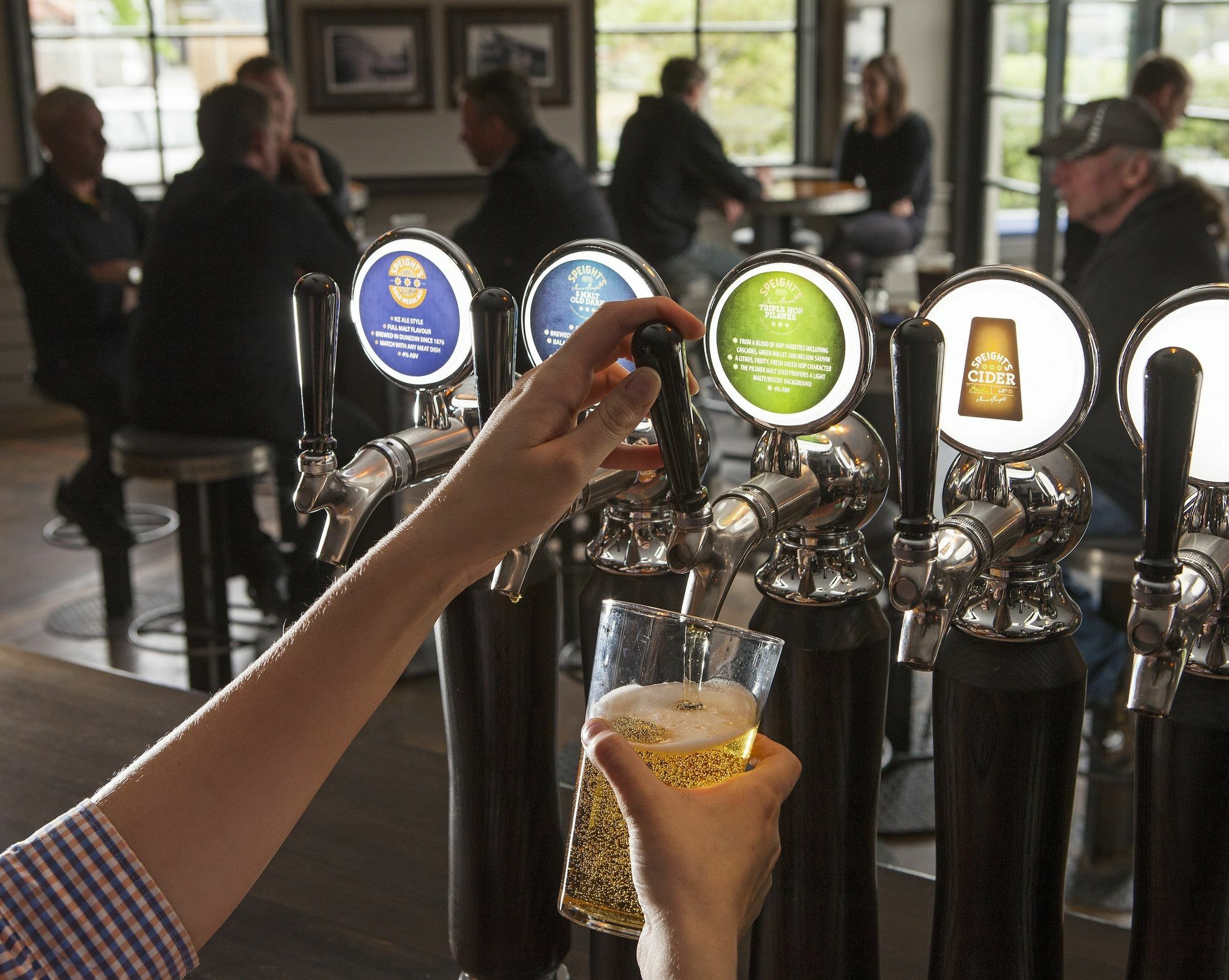 The Bealey Quarter Christchurch Exterior foto Beer taps at the BrewDog bar in Camden, London